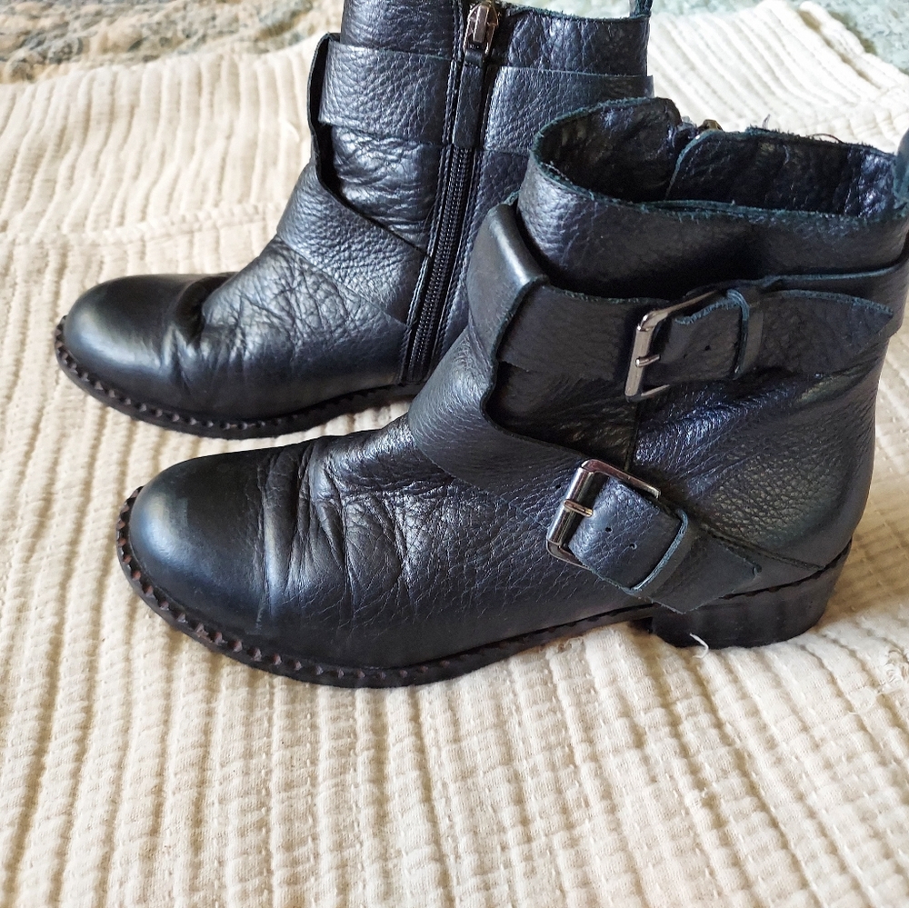 Gentle Souls black leather ankle boot, size 8.